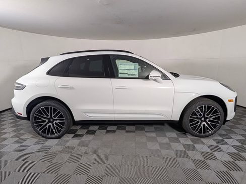 New 2026 Porsche Macan AWD/4WD image 8