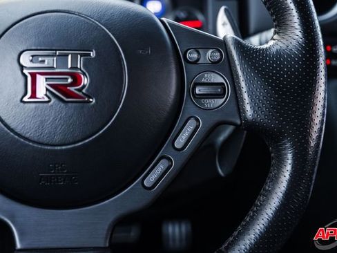 Used 2014 Nissan GT-R Premium image 70