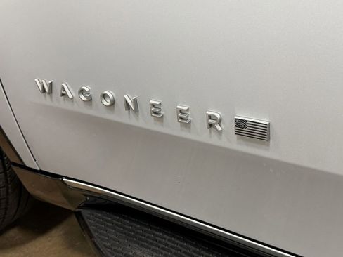 Used 2024 Jeep Wagoneer L Series II w/ Flexible Seating Group AWD/4WD image 53