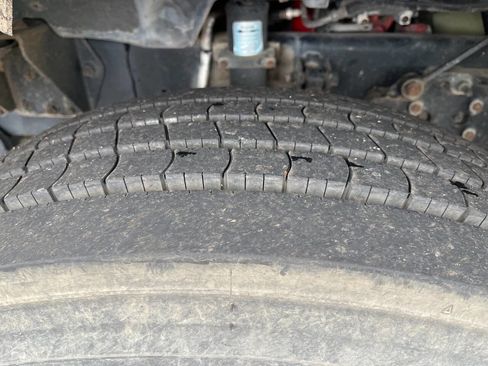 Used 2013 Ford F750 2WD Regular Cab Super Duty image 16