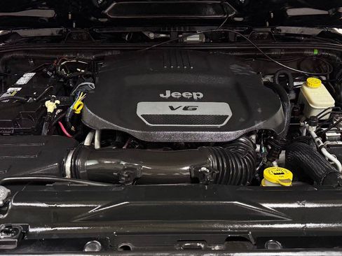 Used 2015 Jeep Wrangler Unlimited Sport w/ Quick Order Package 24S AWD/4WD image 95