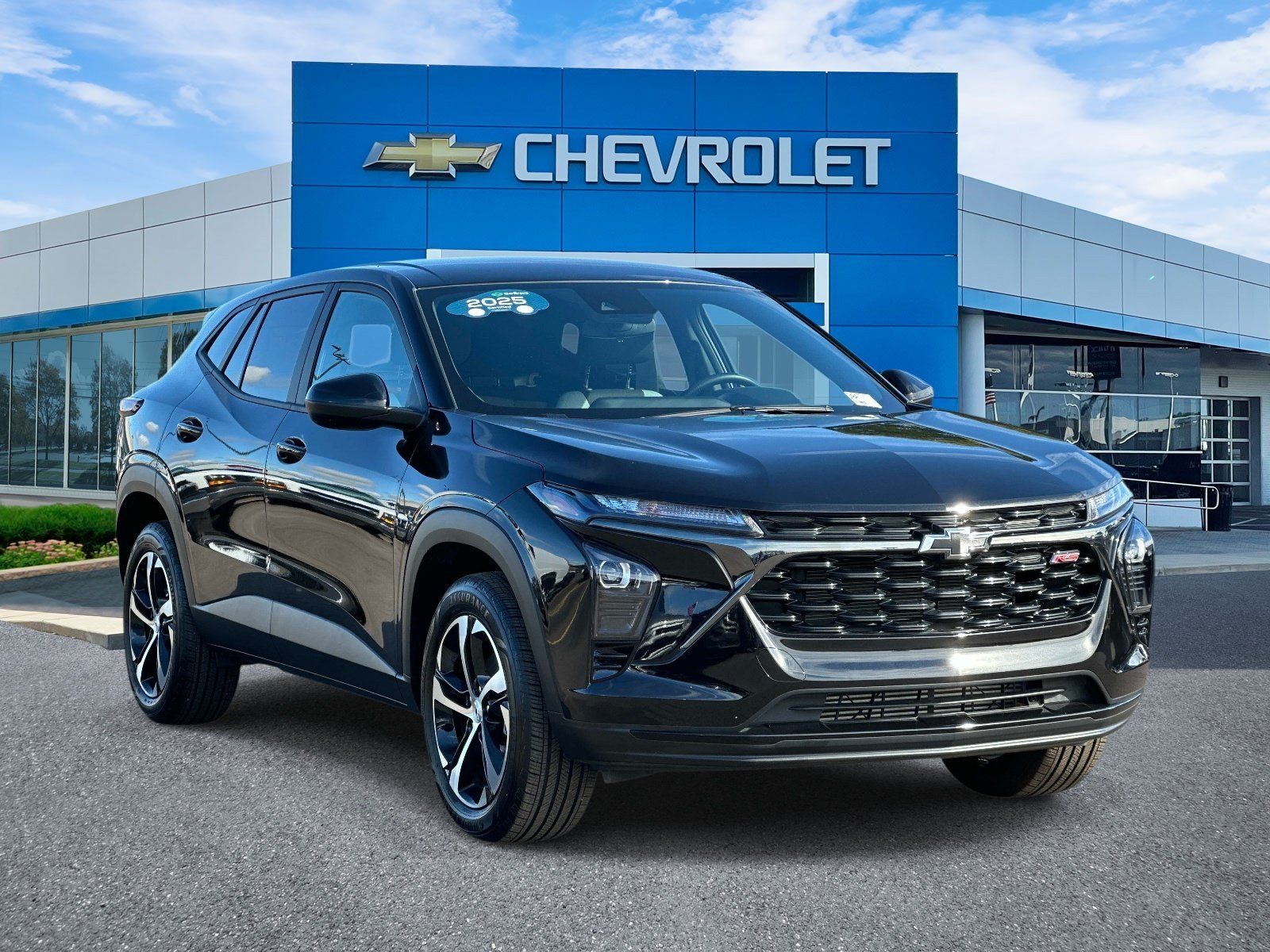 Used 2025 Chevrolet Trax RS w/ Driver Confidence Package FWD image 1