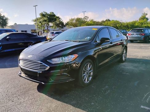 Used 2017 Ford Fusion SE FWD image 7