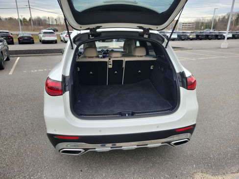 Used 2025 Mercedes-Benz GLC 300 4MATIC image 16