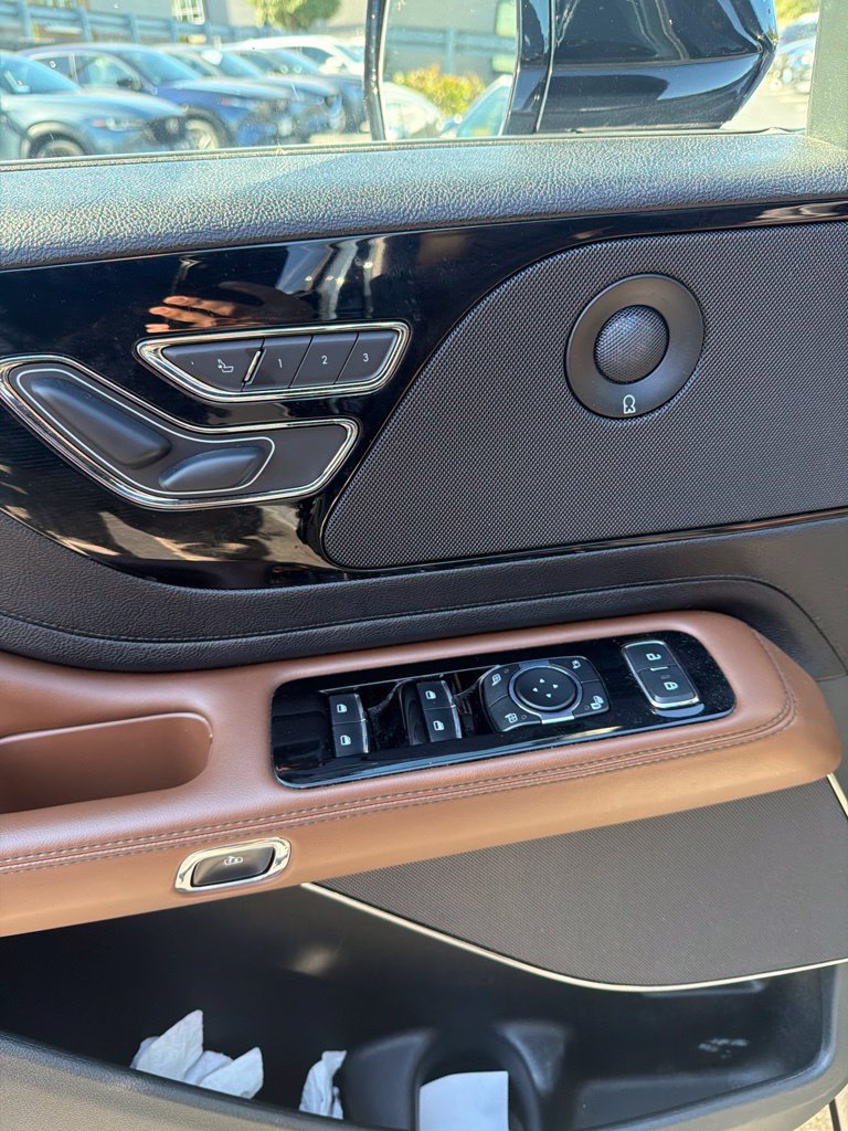 Used 2024 Lincoln Aviator Reserve w/ Elements Package Plus AWD/4WD image 12