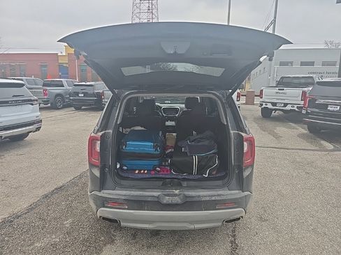 Used 2022 GMC Acadia SLT w/ Technology Package image 9