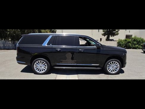 Used 2025 Cadillac Escalade ESV Luxury RWD image 18