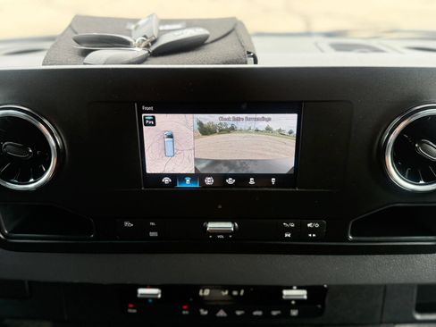 Used 2024 Mercedes-Benz Sprinter 2500 image 27