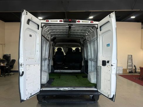 Used 2018 RAM ProMaster 2500 w/ Interior Convenience Group FWD image 8