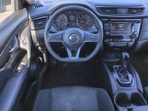 Used 2018 Nissan Rogue SV w/ Premium Package image 16