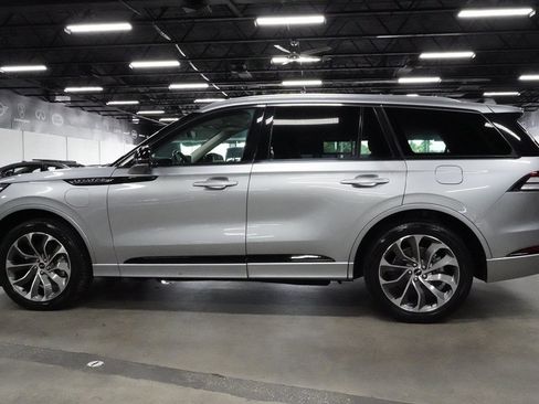Used 2023 Lincoln Aviator Grand Touring AWD/4WD image 2