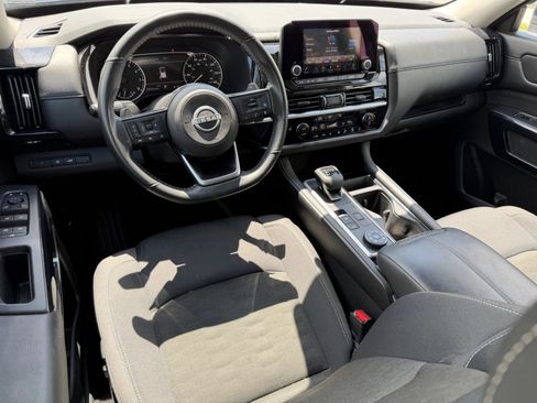 Used 2025 Nissan Pathfinder SV AWD/4WD image 7
