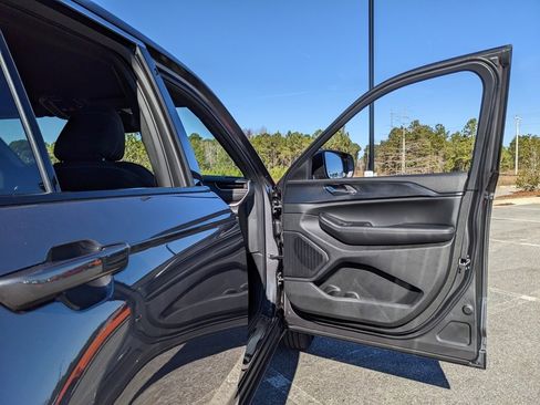 New 2025 Jeep Grand Cherokee Laredo image 51