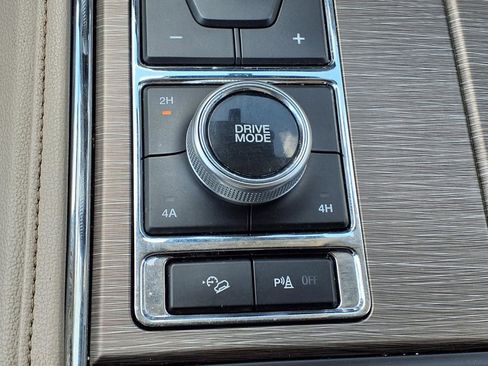 Used 2024 Ford Expedition Limited image 13