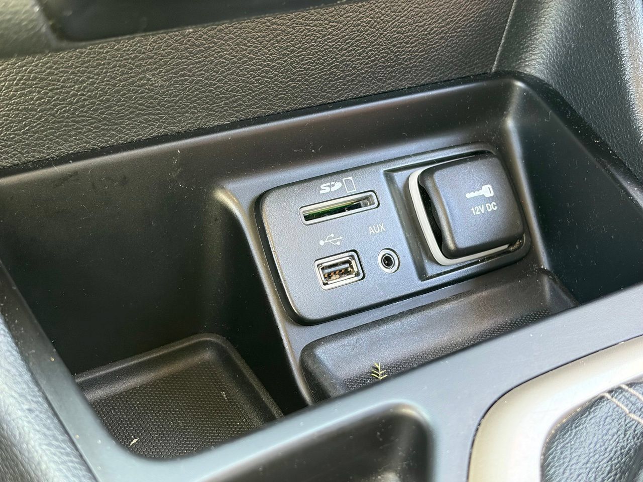 Used 2015 Jeep Cherokee Latitude FWD image 11