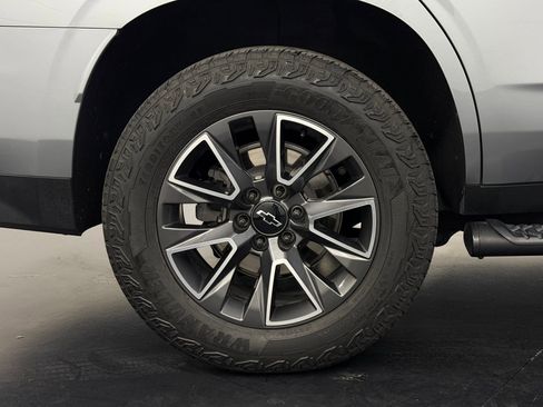 Used 2023 Chevrolet Tahoe Z71 w/ Luxury Package image 24
