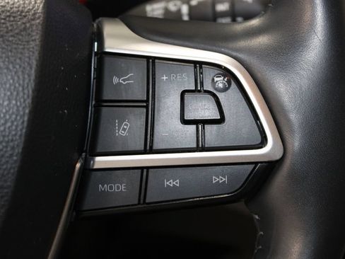 Used 2023 Toyota Highlander Limited FWD image 14