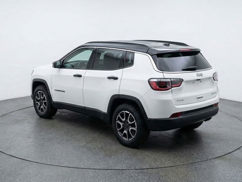 Used 2025 Jeep Compass Trailhawk image 6