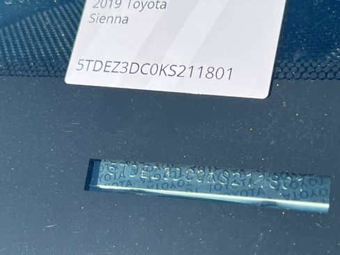 Used 2019 Toyota Sienna SE Premium AWD/4WD image 23