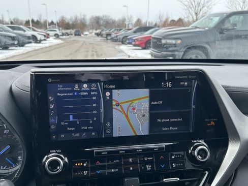 Used 2021 Toyota Highlander Platinum image 28