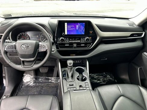 Used 2024 Toyota Highlander XLE image 20