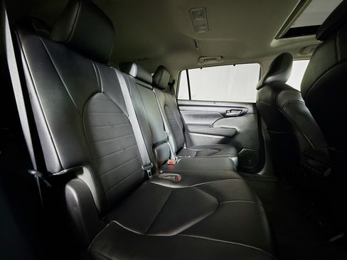 Used 2023 Toyota Highlander XLE AWD/4WD image 27
