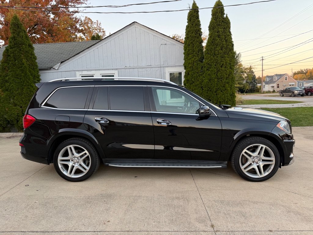 Used 2013 Mercedes-Benz GL 550 4MATIC image 4