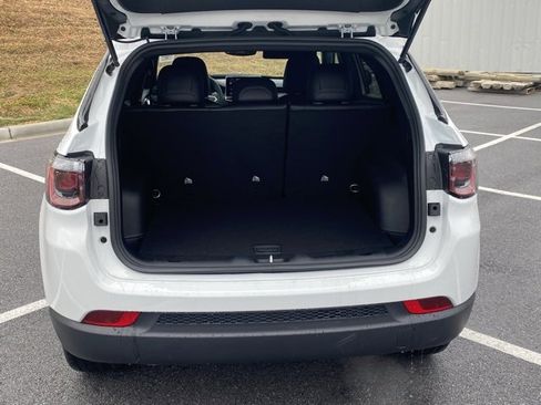 New 2026 Jeep Compass Latitude image 7