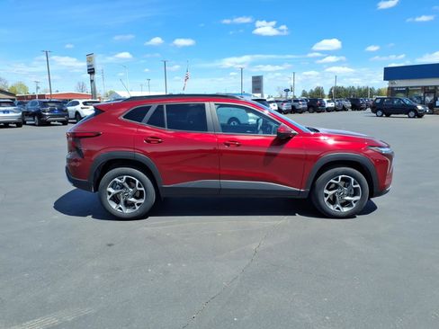 Used 2024 Chevrolet Trax LT FWD image 7