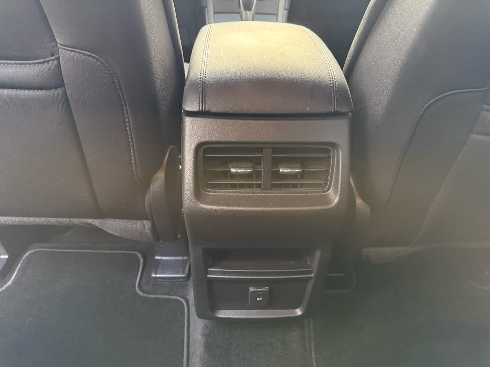 Used 2018 Ford Edge SE FWD image 11