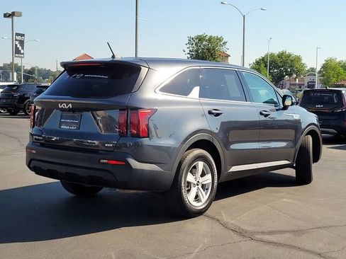 Certified 2023 Kia Sorento LX AWD/4WD image 6
