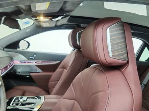 Used 2025 BMW i7 eDrive50 w/ Executive Package image 33