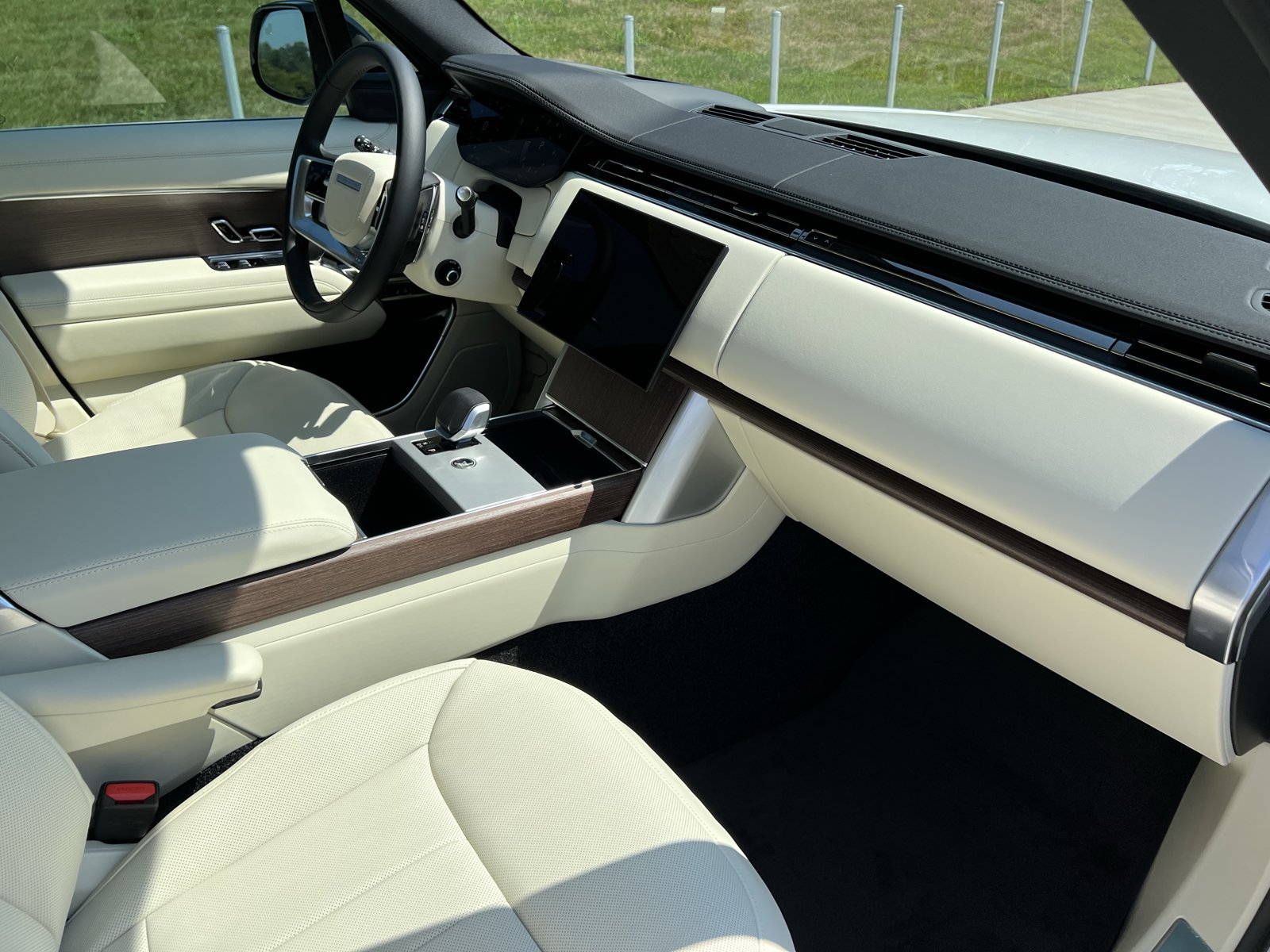 New 2026 Land Rover Range Rover SE AWD/4WD image 3