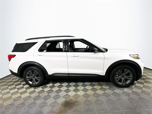 Used 2022 Ford Explorer XLT w/ Equipment Group 202A image 2