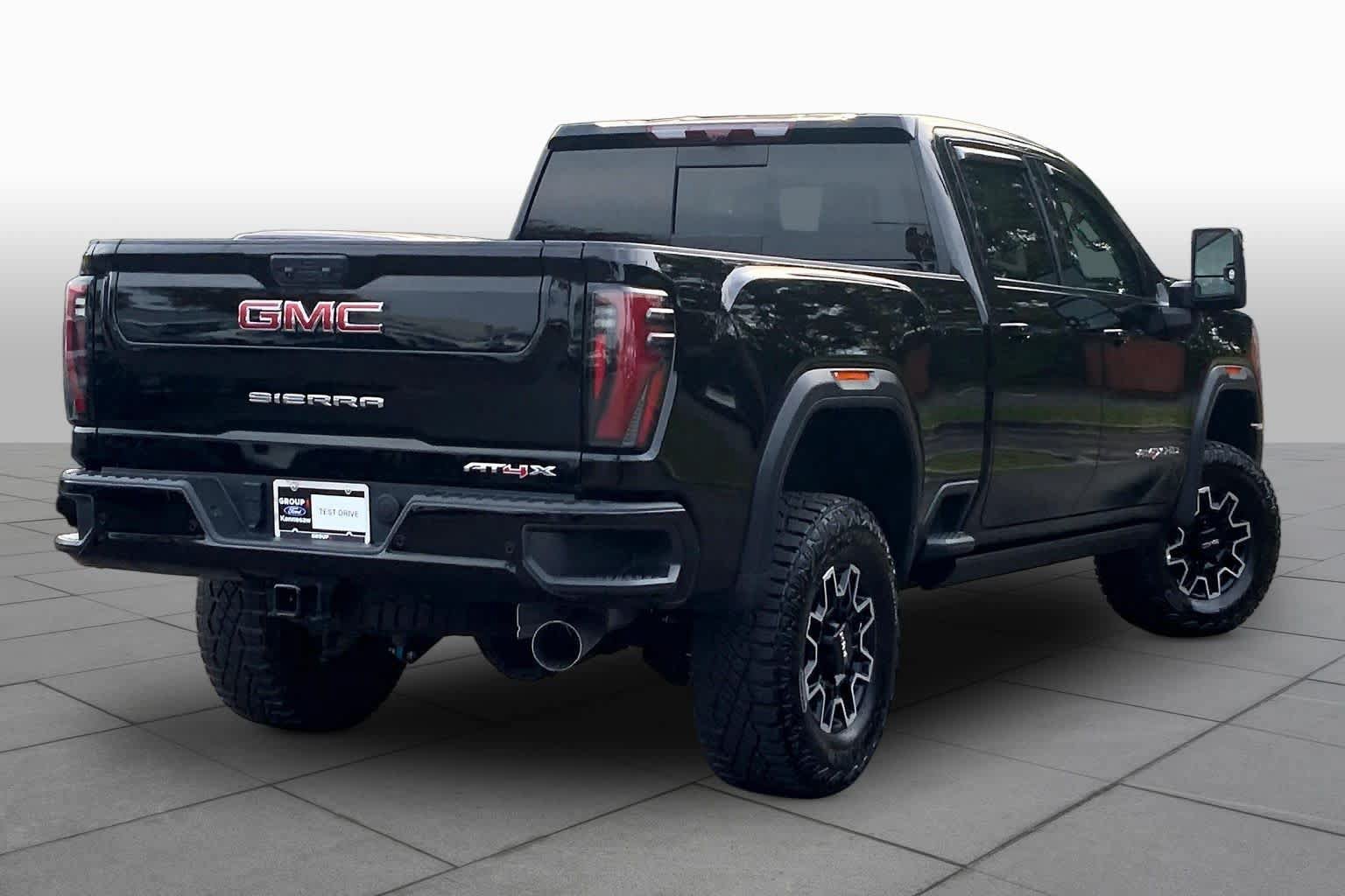 Used 2025 GMC Sierra 2500 AT4X AWD/4WD image 13