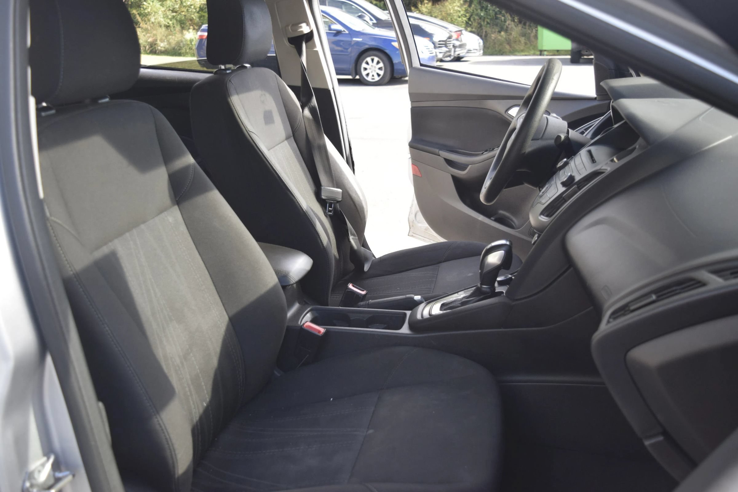 Used 2015 Ford Focus SE FWD image 9