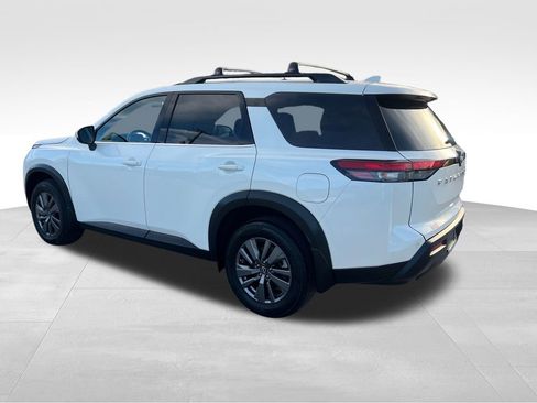 Used 2024 Nissan Pathfinder SV image 4