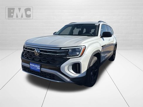 New 2026 Volkswagen Atlas Peak Edition image 1