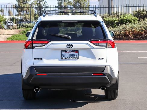 Certified 2022 Toyota RAV4 XLE w/ Convenience Package FWD image 6