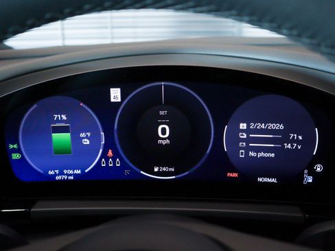 Certified 2025 Porsche Macan 4S Electric image 16