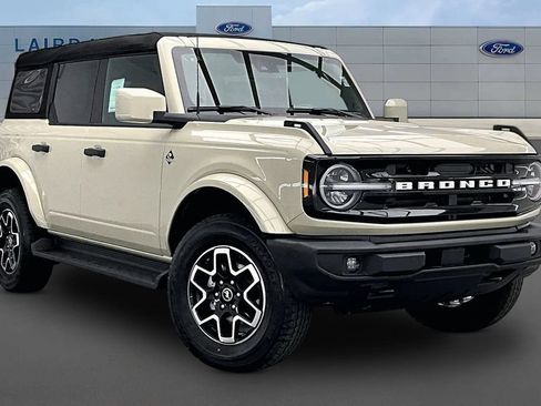 New 2026 Ford Bronco Outer Banks AWD/4WD image 2