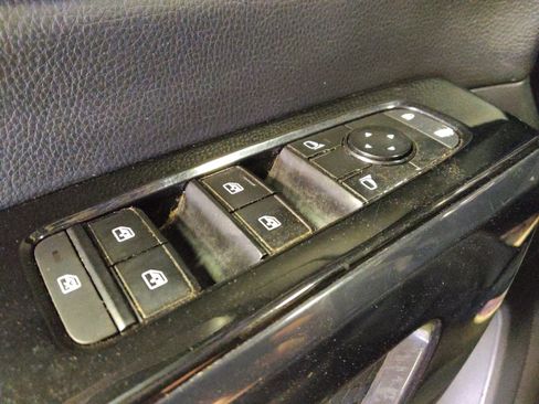 Used 2022 Nissan Pathfinder SV AWD/4WD image 27