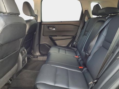 Used 2022 Nissan Rogue SV w/ SV Premium Package image 14