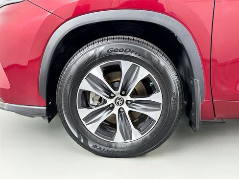 Used 2020 Toyota Highlander XLE image 12