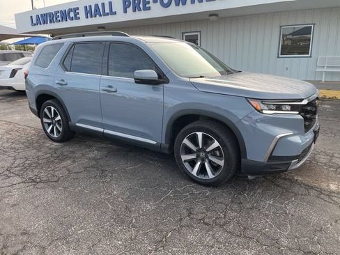 Used 2024 Honda Pilot Touring image 3