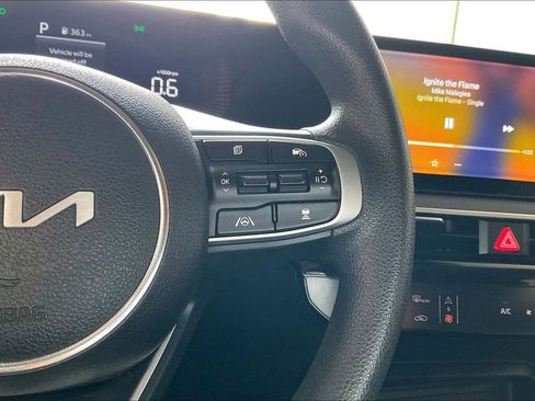 Used 2025 Kia K5 LXS FWD image 9