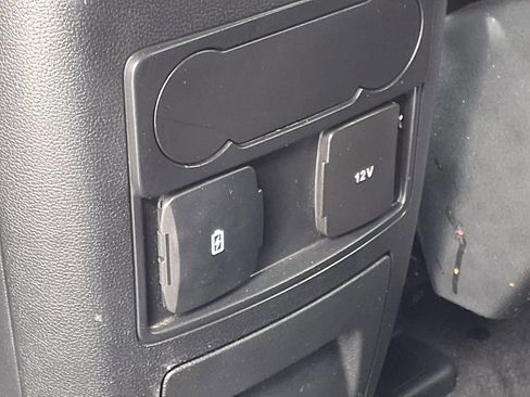 Used 2023 Ford Explorer XLT AWD/4WD image 24