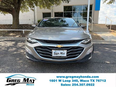 Used 2025 Chevrolet Malibu LT FWD image 2