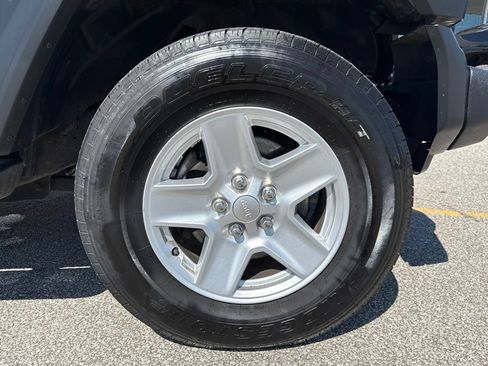 Used 2020 Jeep Gladiator Sport w/ Quick Order Package 24S AWD/4WD image 41