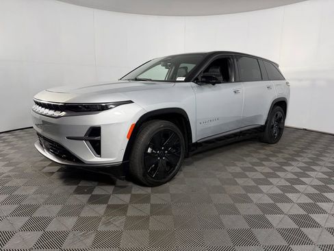 Used 2025 Jeep Wagoneer S Launch Edition image 3